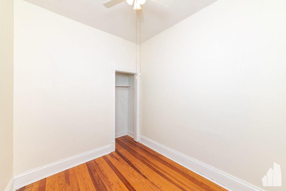 3300 N Racine Ave #3 - Photo 4 of 18