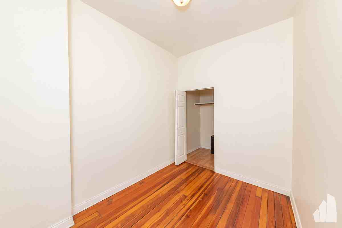 3300 N Racine Ave #3 - Photo 5 of 18