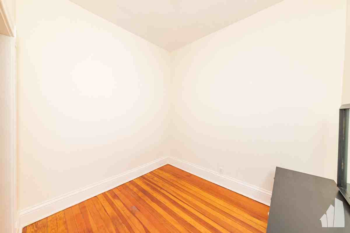 3300 N Racine Ave #3 - Photo 6 of 18