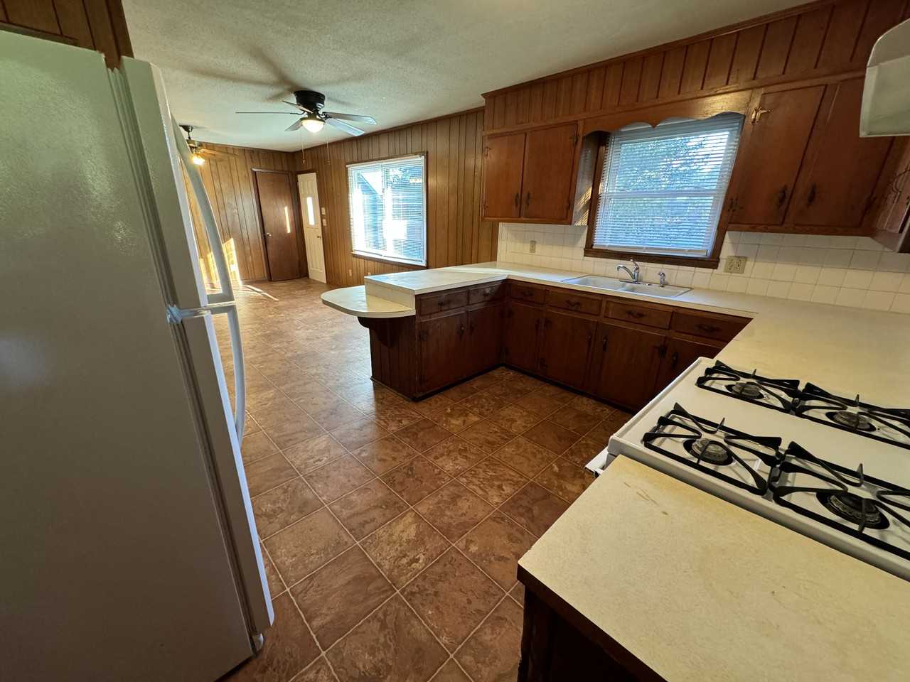 5222 Shallowford Rd - Photo 3 of 24