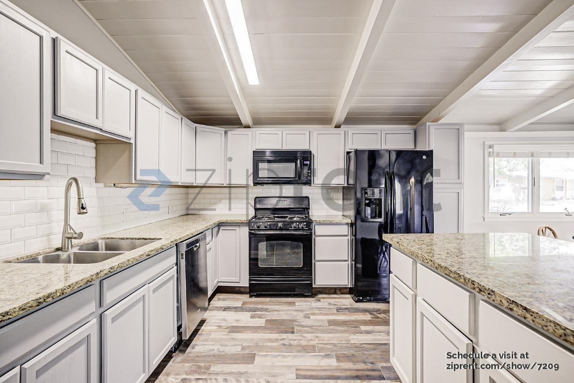 803 Virginia Dr - Photo 5 of 20
