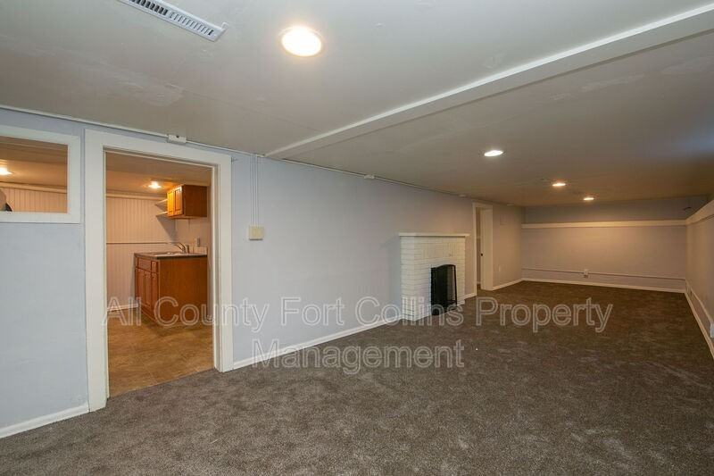 224 1/2 S Loomis Ave - Photo 3 of 13