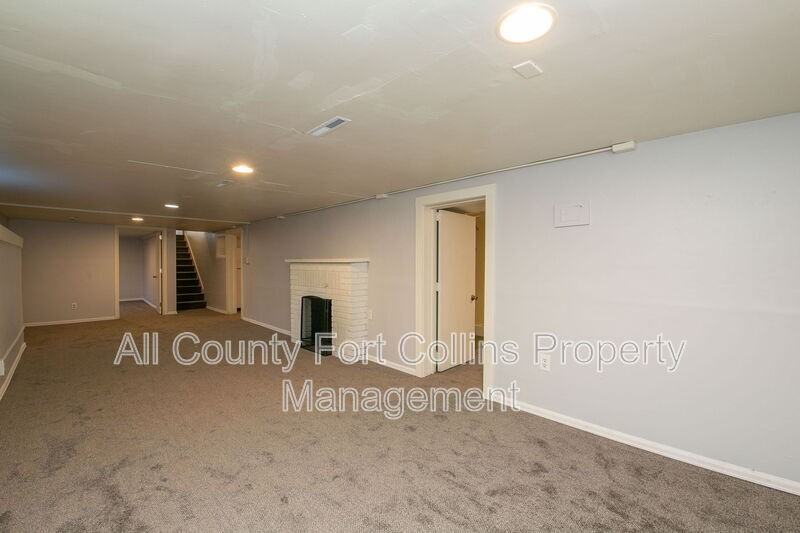 224 1/2 S Loomis Ave - Photo 4 of 13