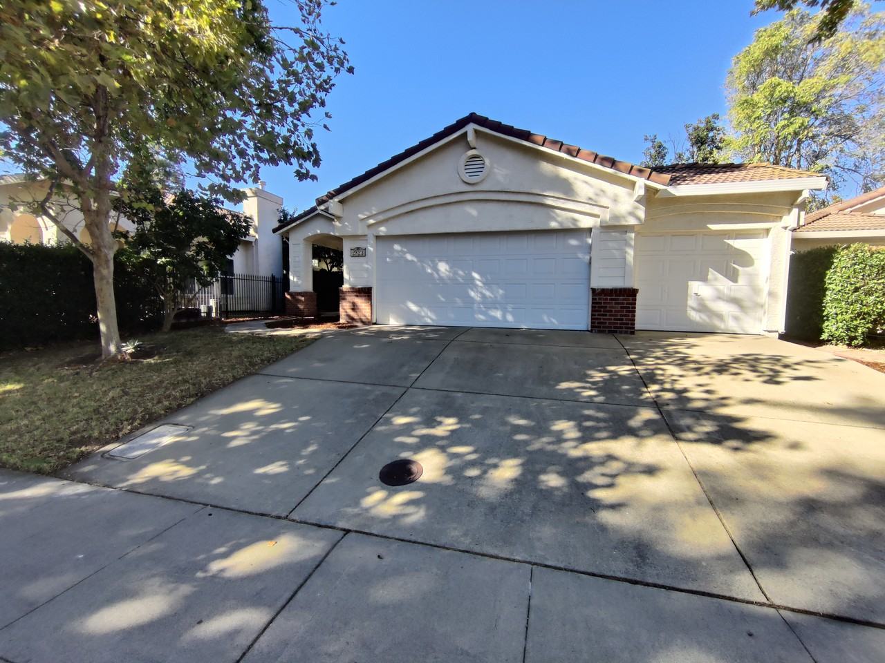 2823 Prado Lane - Photo 2 of 21