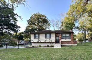 featured image of 805 Nw Oxford Dr