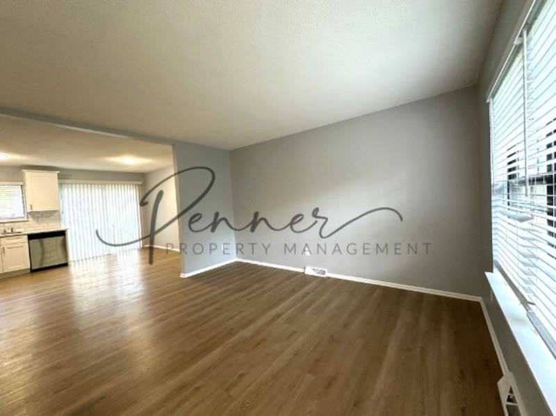 805 Nw Oxford Dr - Photo 2 of 13