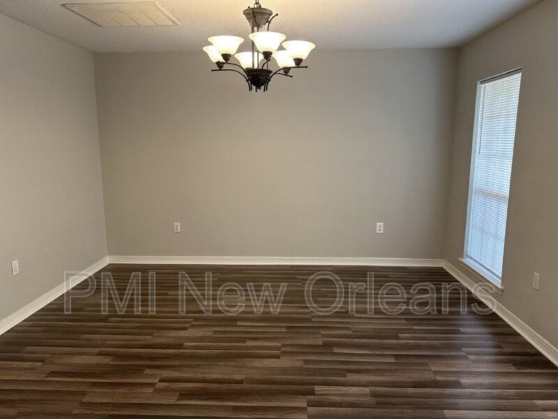 1038 Sun Valley Ln - Photo 4 of 23