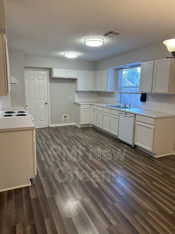 1038 Sun Valley Ln - Photo 6 of 23