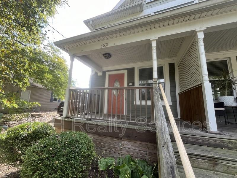 1531 Sturm Ave - Photo 3 of 31