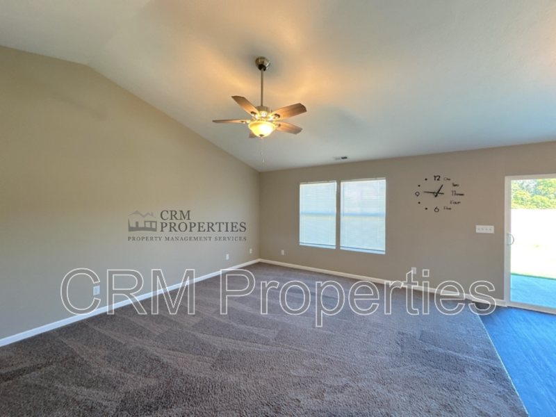 406 Ariel Dr - Photo 3 of 45