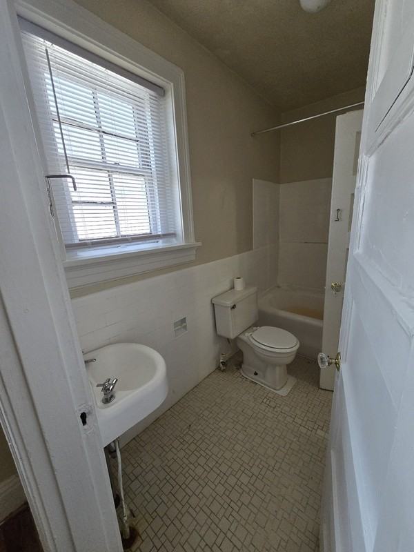 608 N Arthur Ashe Blvd #3 - Photo 4 of 10