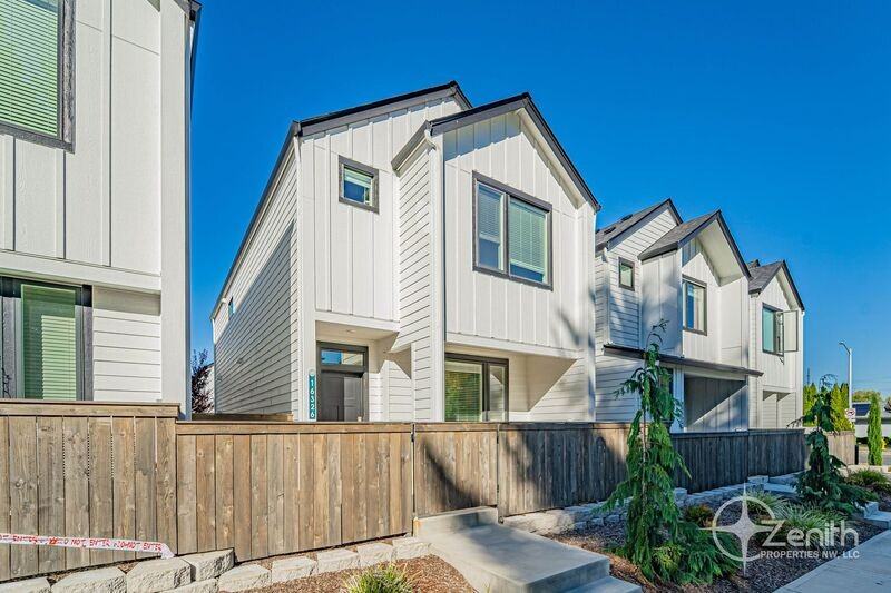 16326 Ne 20th St - Photo 2 of 27