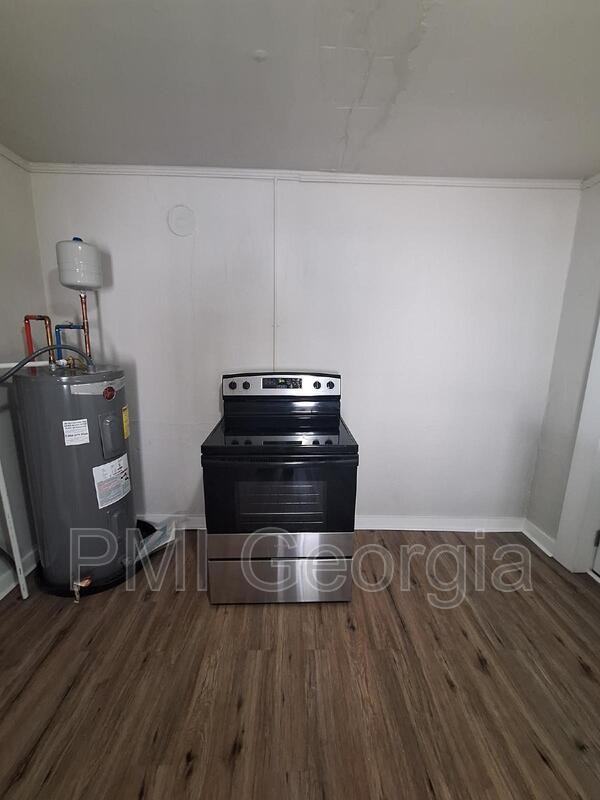 128 Irwin St - Photo 3 of 11