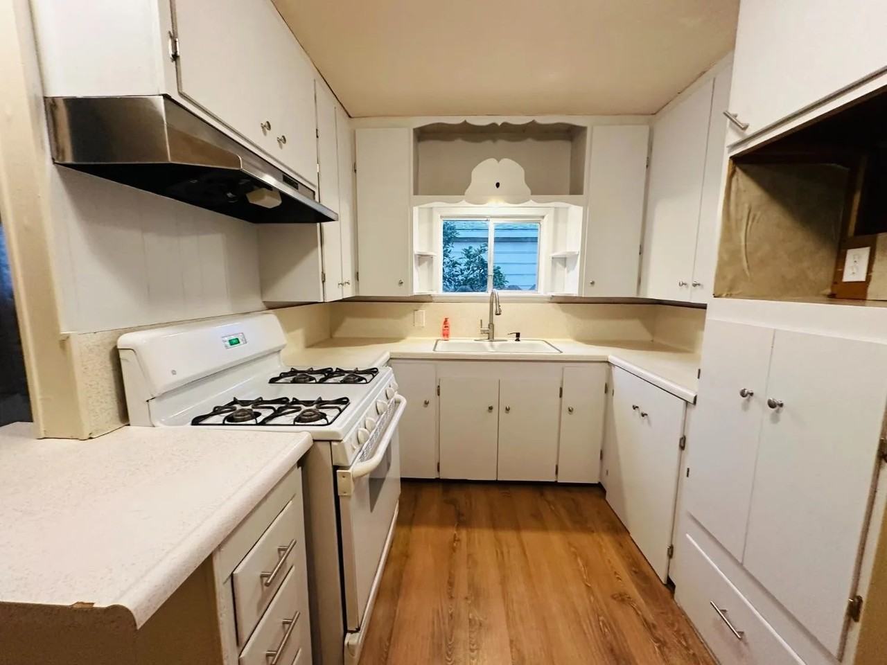 248 North Lincoln Street - Photo 2 of 15