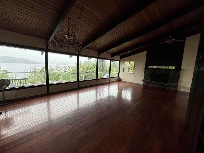 9803 Rainier Ave S - Photo 3 of 12