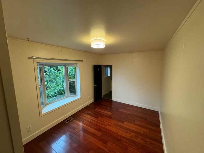 9803 Rainier Ave S - Photo 5 of 12