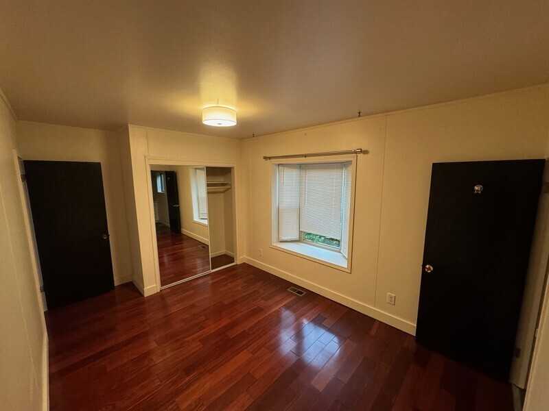 9803 Rainier Ave S - Photo 6 of 12