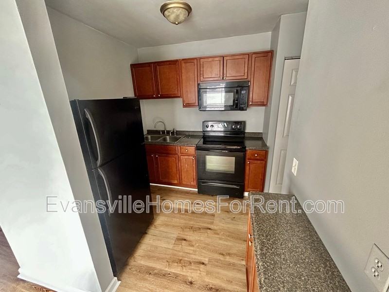 812 Negley Ave - Photo 3 of 5