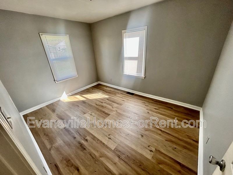 812 Negley Ave - Photo 4 of 5