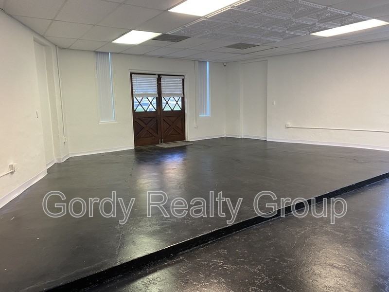 2863 Caledonia St - Photo 2 of 10