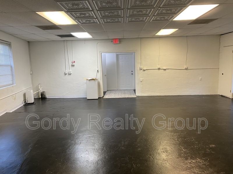 2863 Caledonia St - Photo 3 of 10