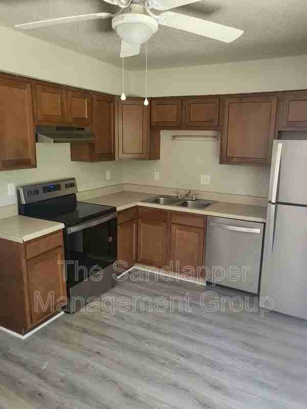 119 Langley Dr #B - Photo 4 of 15