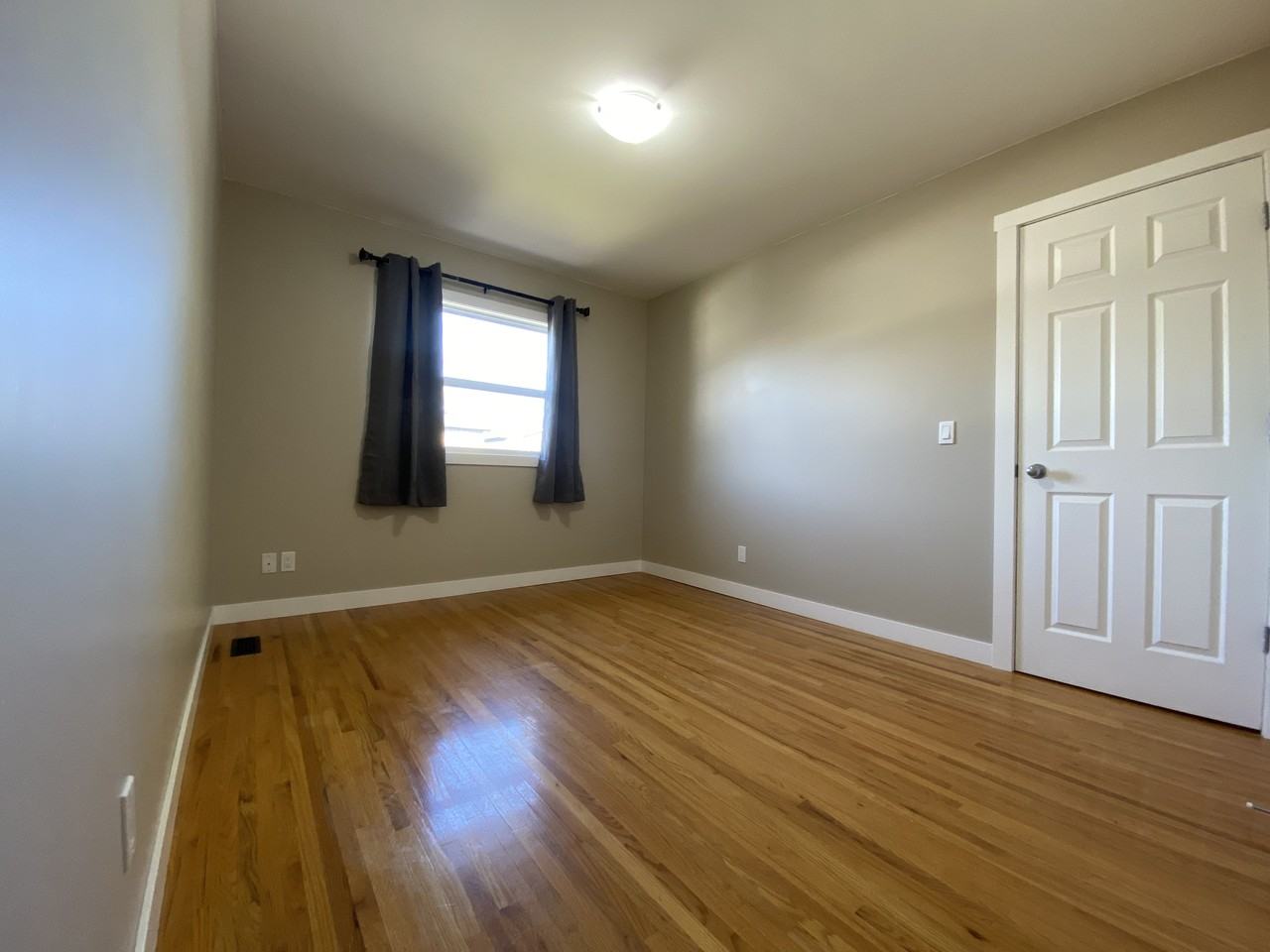 438 24 Avenue Northeast - Photo 3 of 9