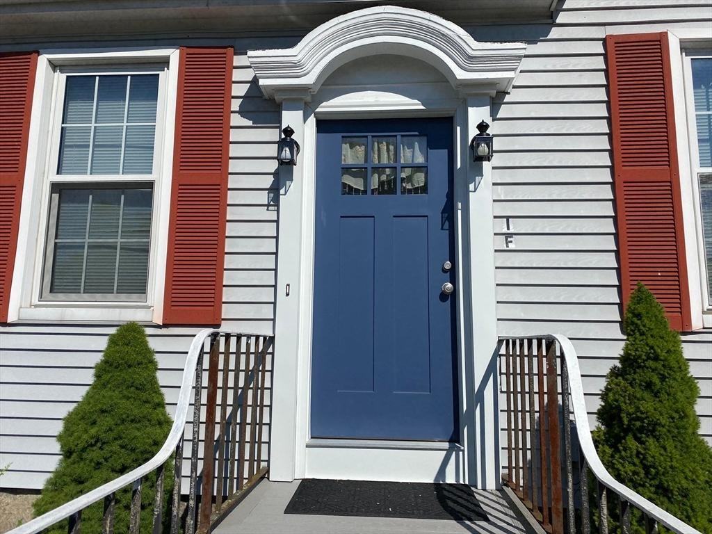 564 Dartmouth St #1F - Photo 2 of 7