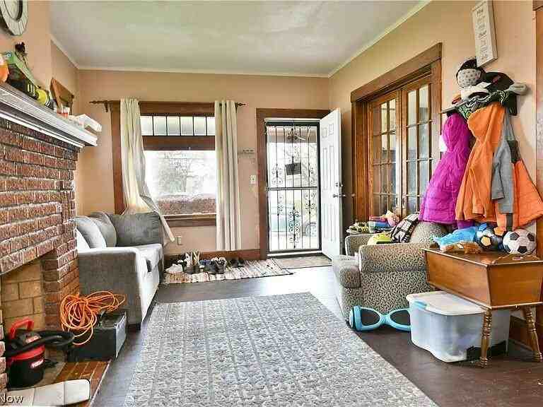 942 West Indianola Avenue - Photo 2 of 18