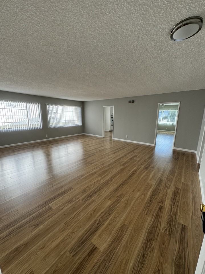 1153 Melrose Ave #5 - Photo 3 of 17