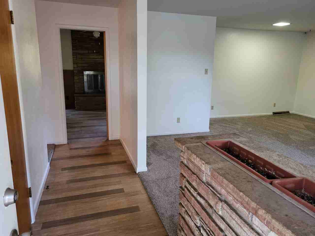 927 E 7th St #NA - Photo 3 of 20