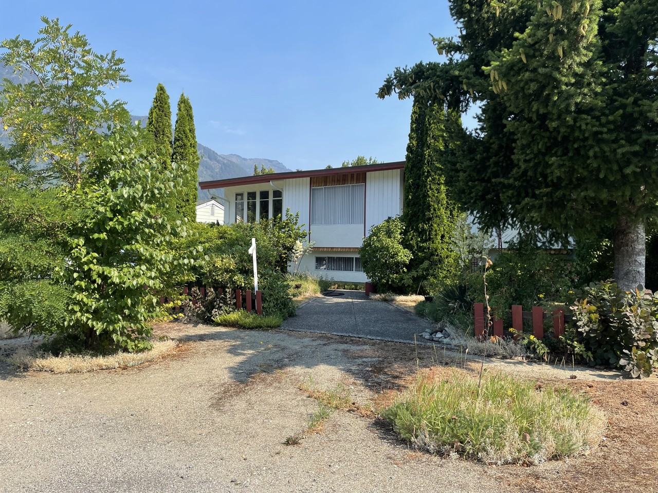 577 Rupert St #1 - Photo 2 of 11