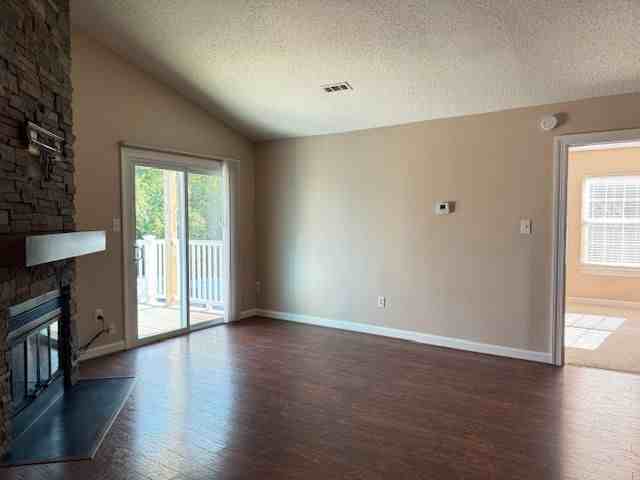 2123 Retreat Ct - Photo 3 of 12