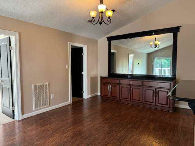 2123 Retreat Ct - Photo 4 of 12