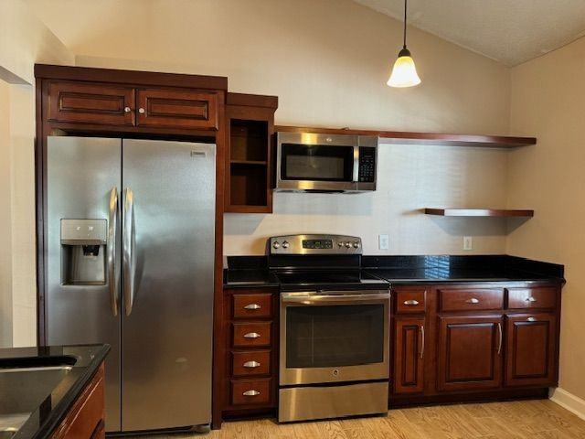 2123 Retreat Ct - Photo 5 of 12