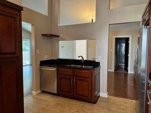 2123 Retreat Ct - Photo 7 of 12