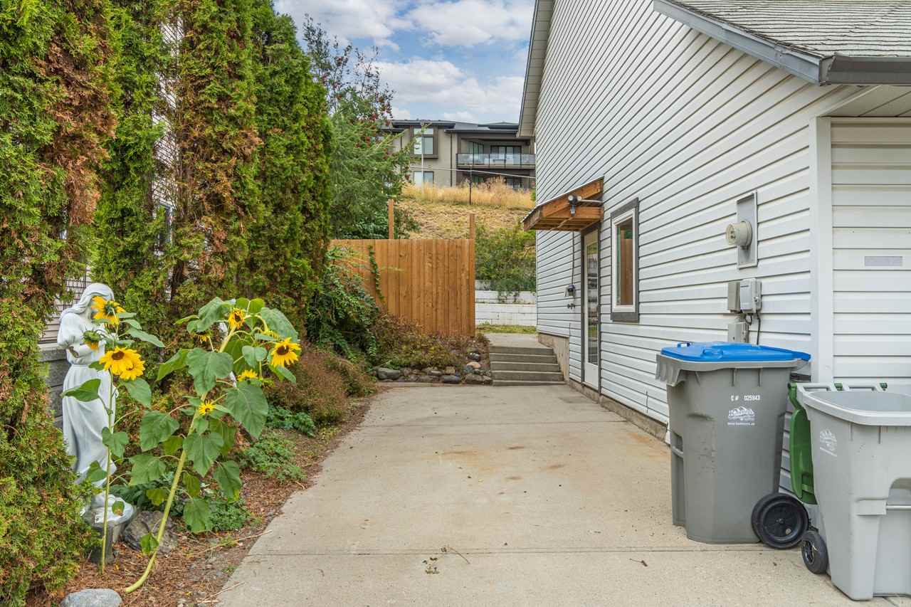 979 Greystone Cres Lowr LOWER, Kamloops, BC V1S 1K7 Studio Apartment