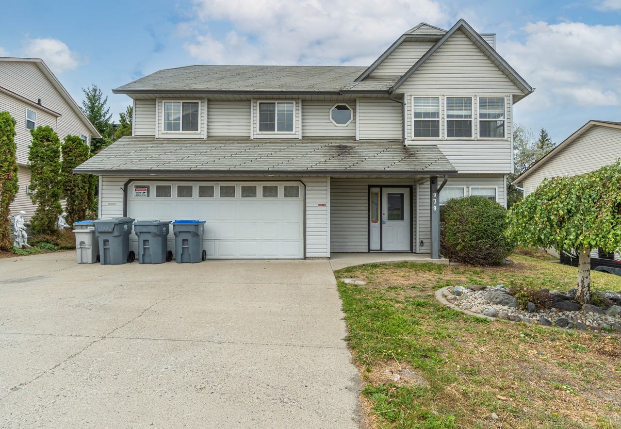 979 Greystone Cres Lowr - Photo 2 of 10