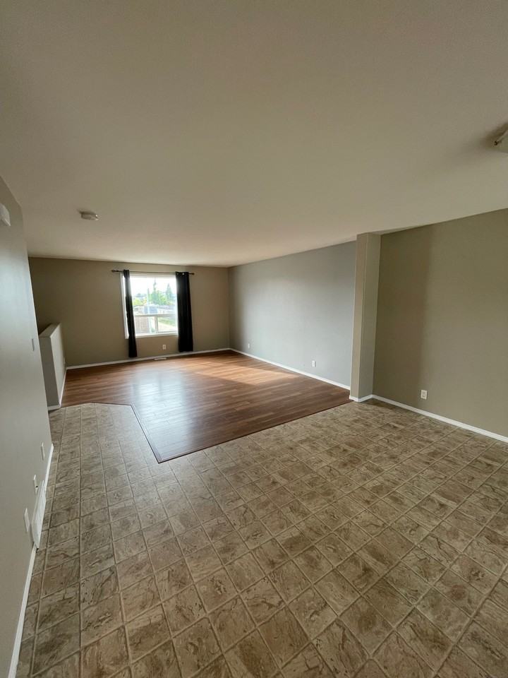 200 Hiebert Cres #8 - Photo 2 of 10