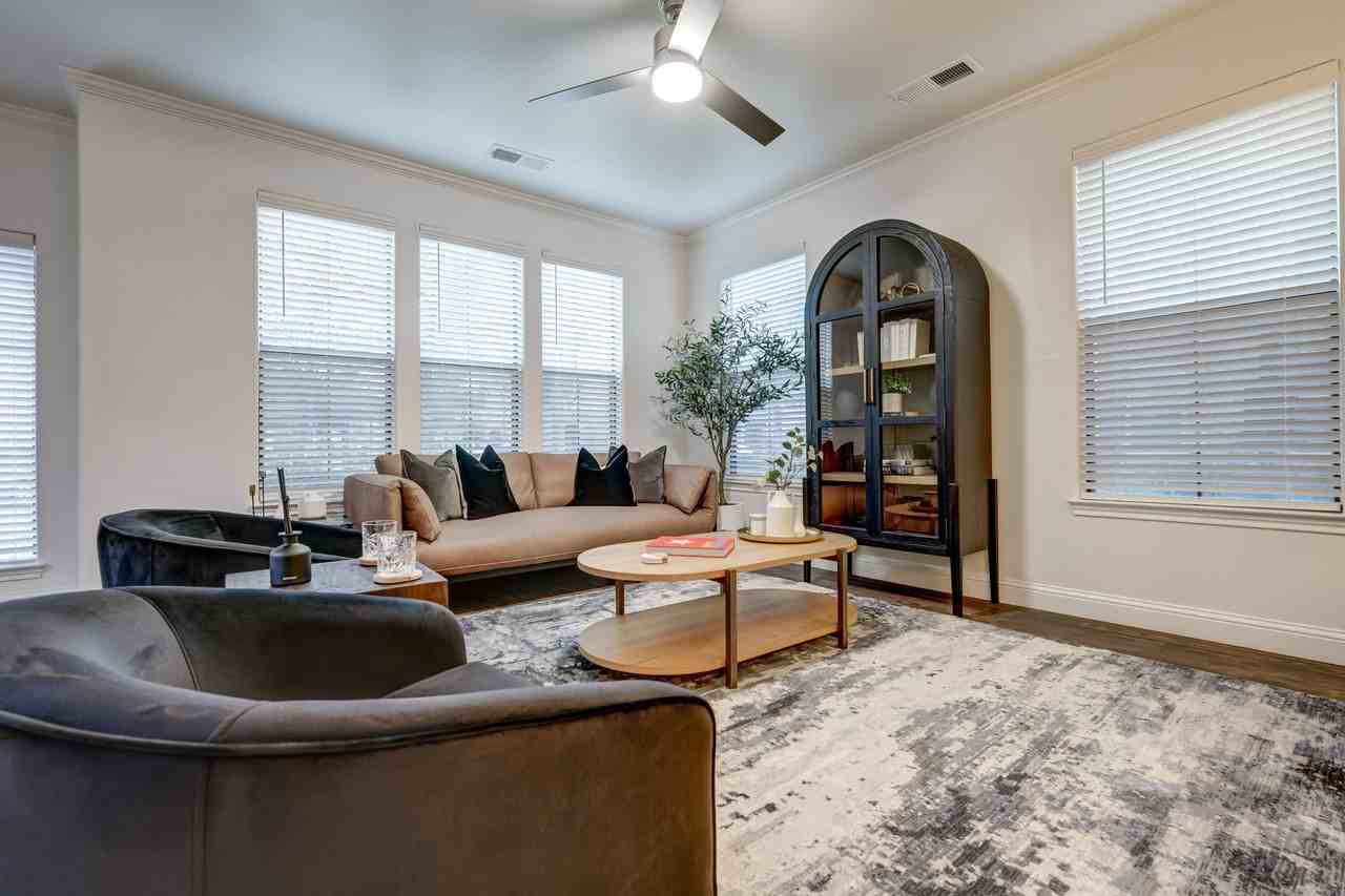 La Villita Lakeside and Landings - Photo 2 of 43