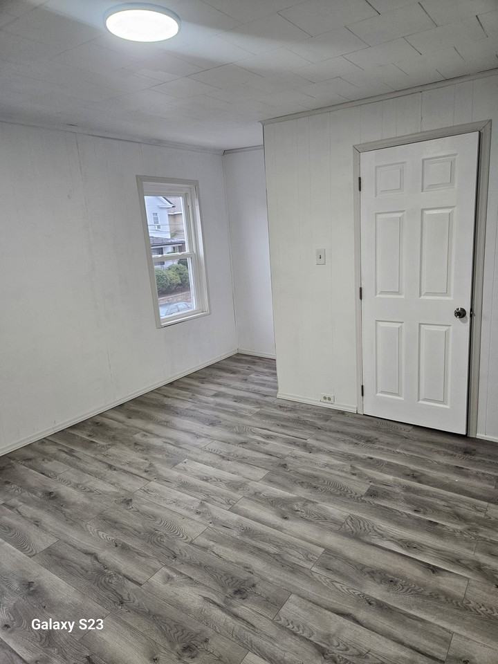 262 East Green Street - Photo 2 of 18