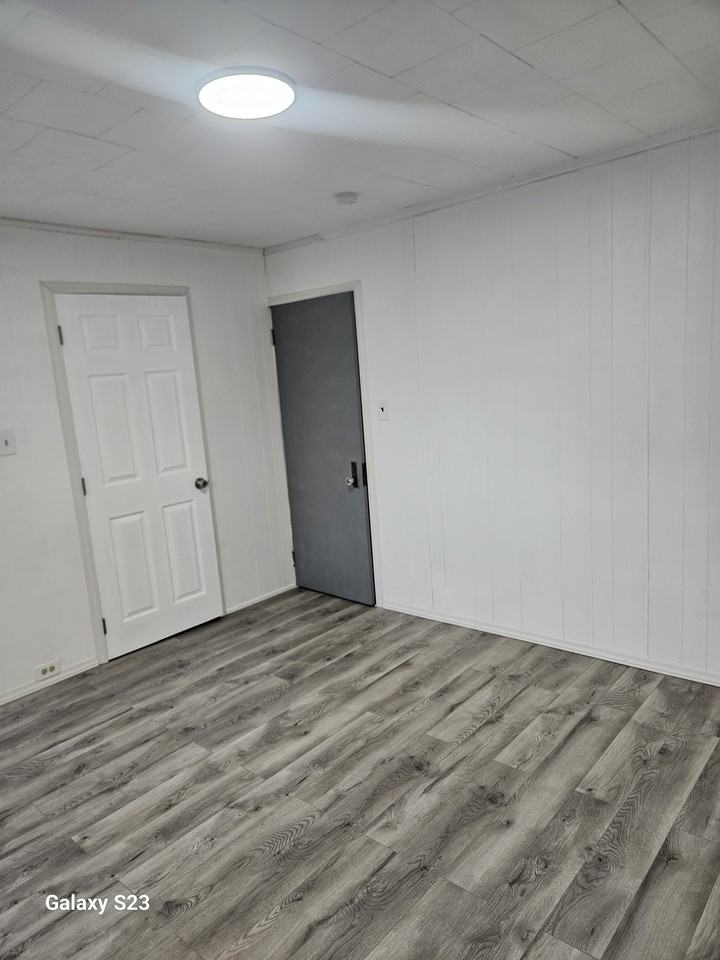 262 East Green Street - Photo 3 of 18