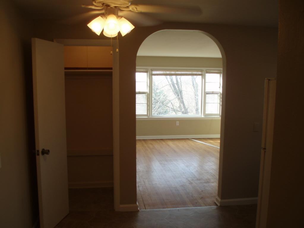 922 Melvin Ct - Photo 3 of 15