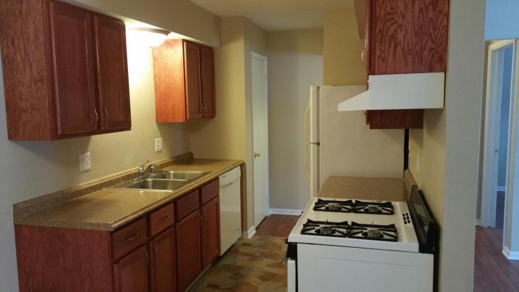 104 W Klubertanz Dr ##Apt - Photo 4 of 13