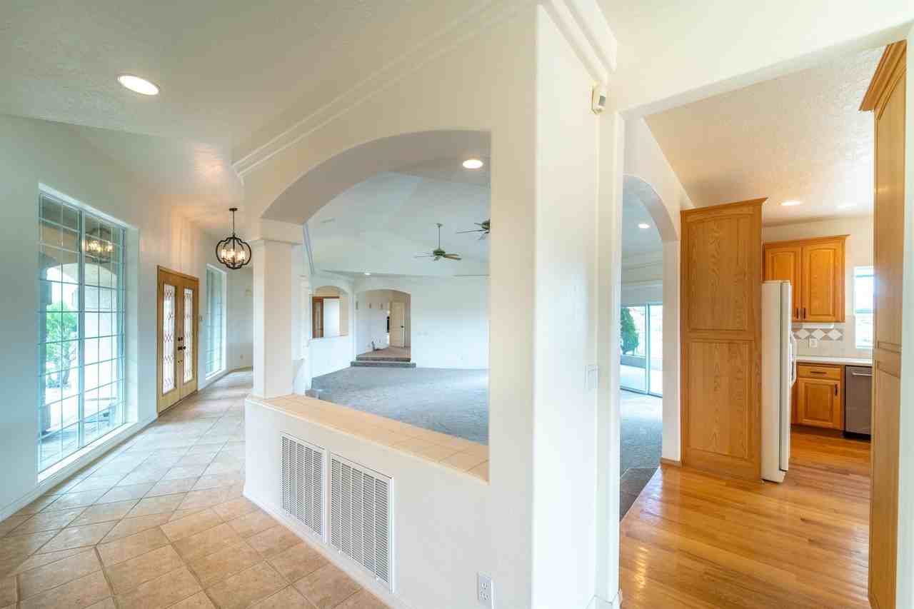 880 N Bonanza Rd - Photo 2 of 50