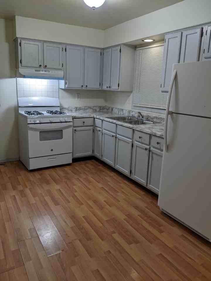 2048 Hebron Ave - Photo 2 of 9