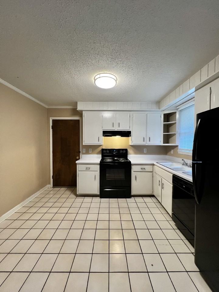 365 Welchwood Dr - Photo 2 of 14