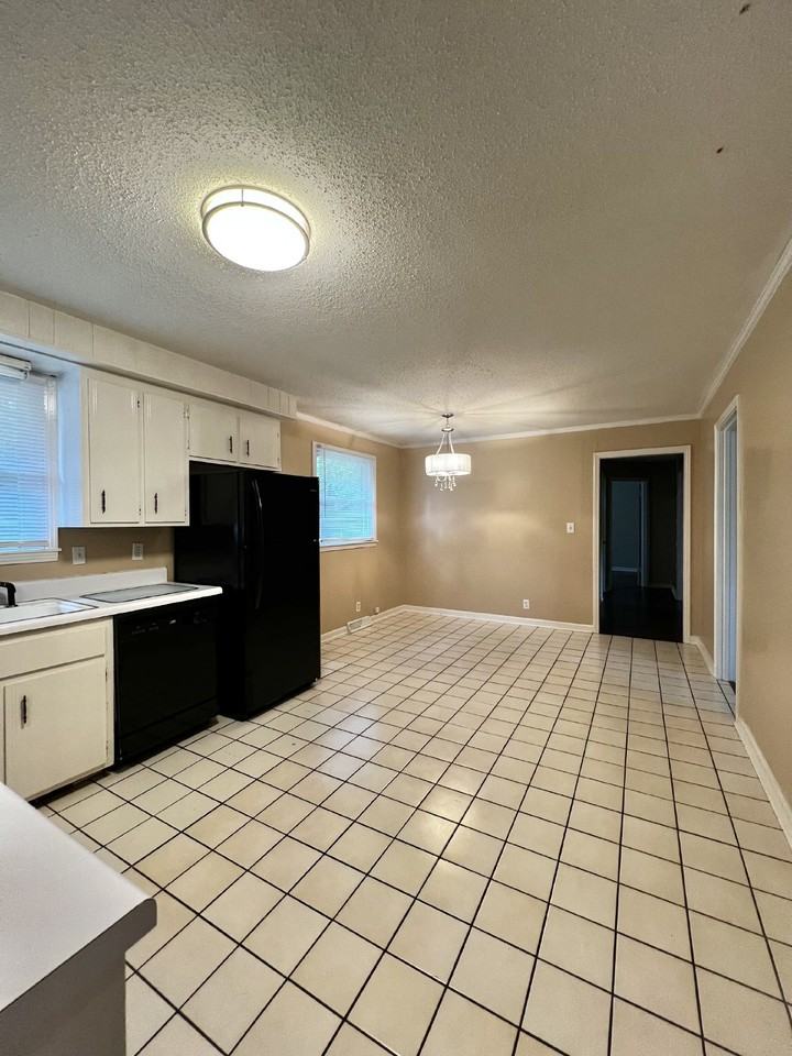 365 Welchwood Dr - Photo 3 of 14