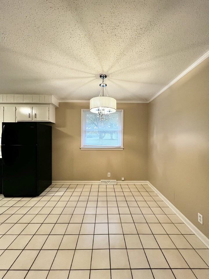 365 Welchwood Dr - Photo 4 of 14