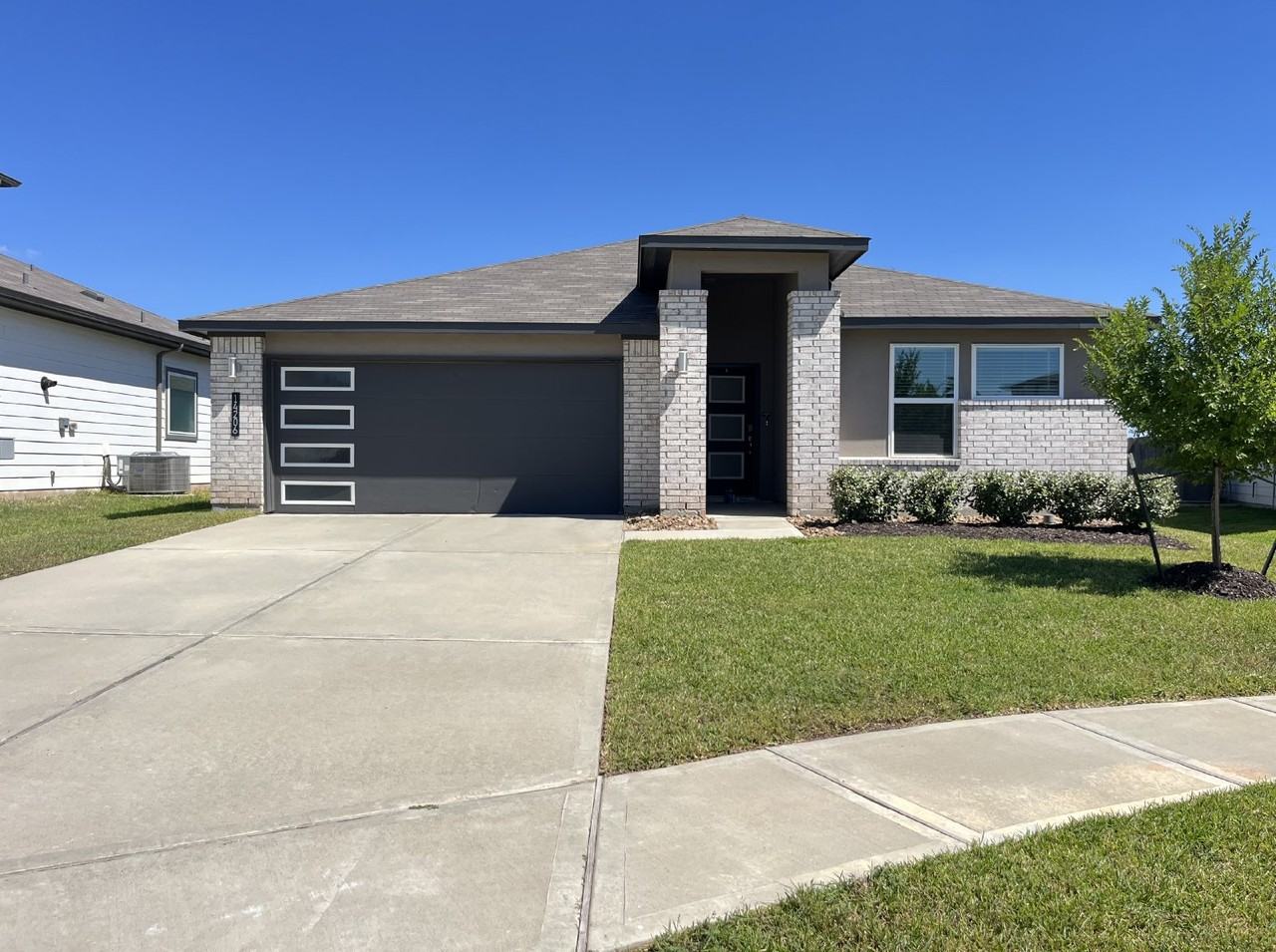 14206 Black Canyon Ln - Photo 2 of 20